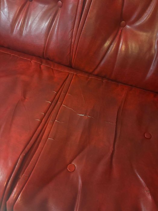 Set canapea + fotolii din piele roșie vintage