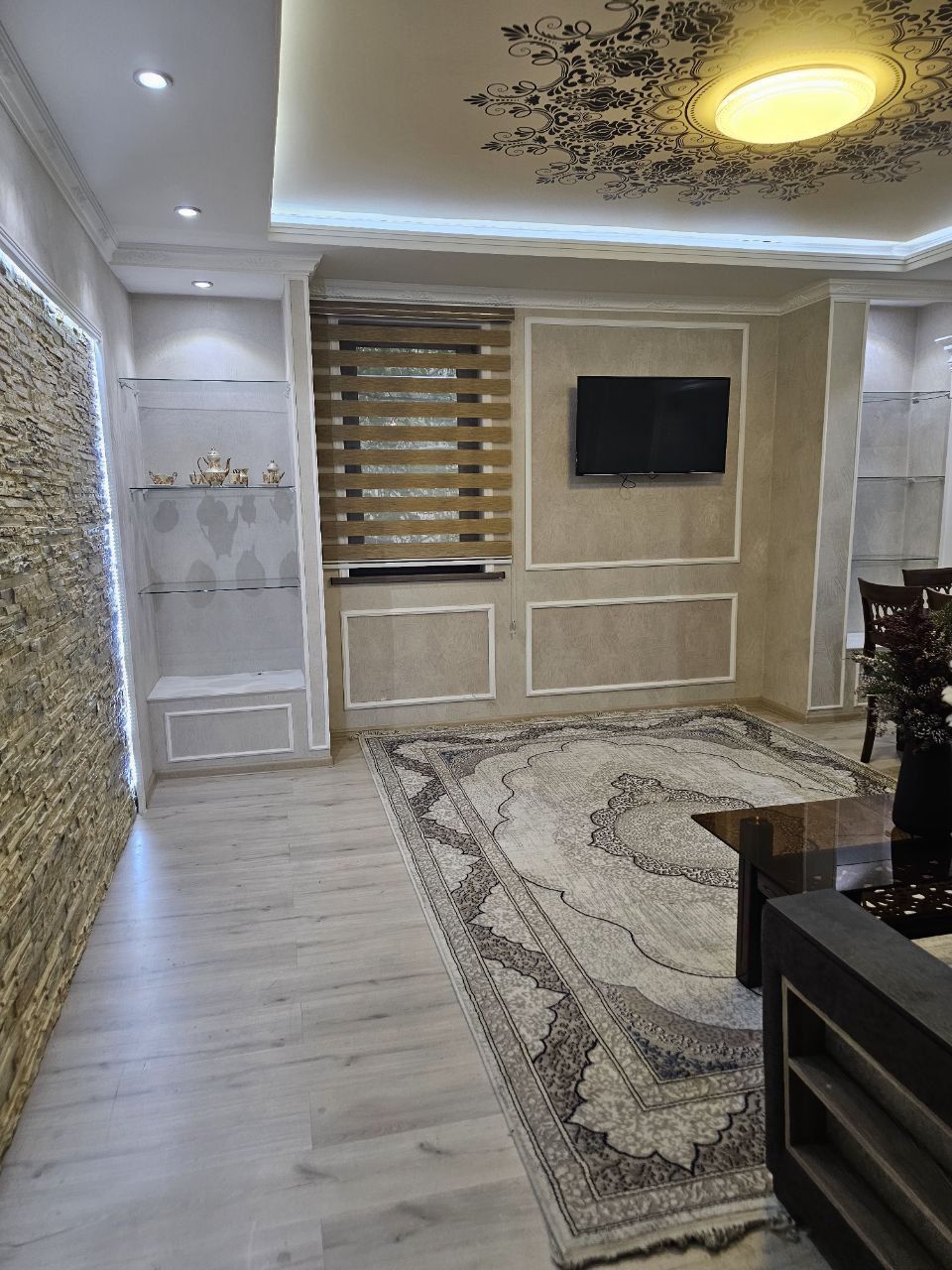 Аренда квартиры. Садыка Азимова 2/2/4. 60м²