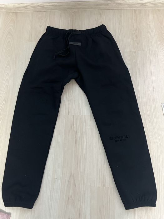 essentials fear of god панталони