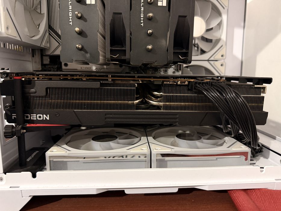 AMD RX 7900 XT Hellhound Powercolor