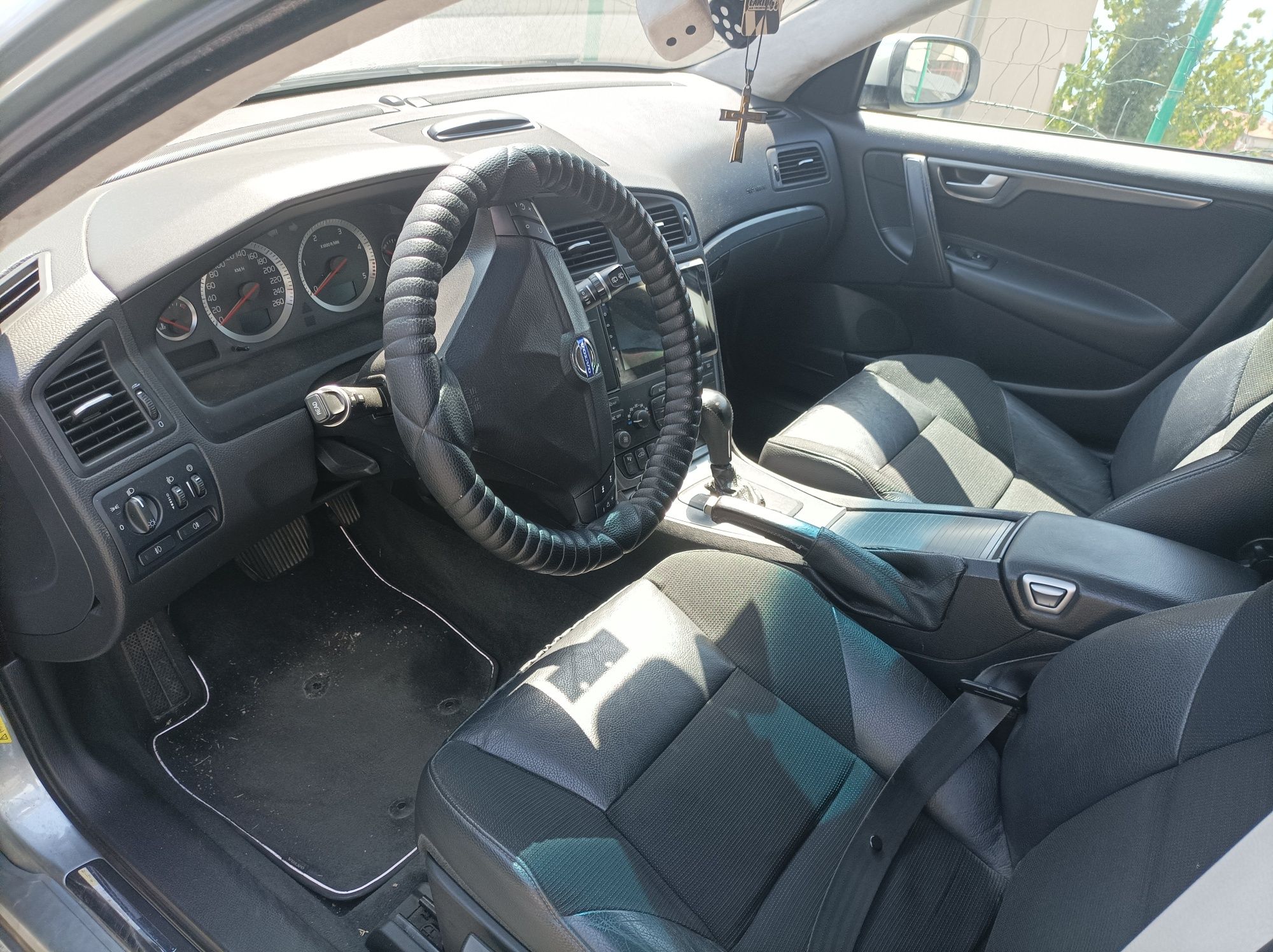 Продавам Volvo V70
