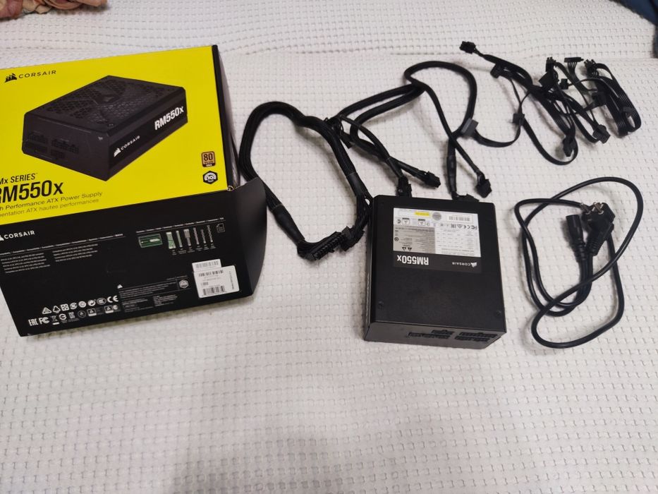 Sursa server nas eficienta in idle Corsair RM550X model 2021 550w gold