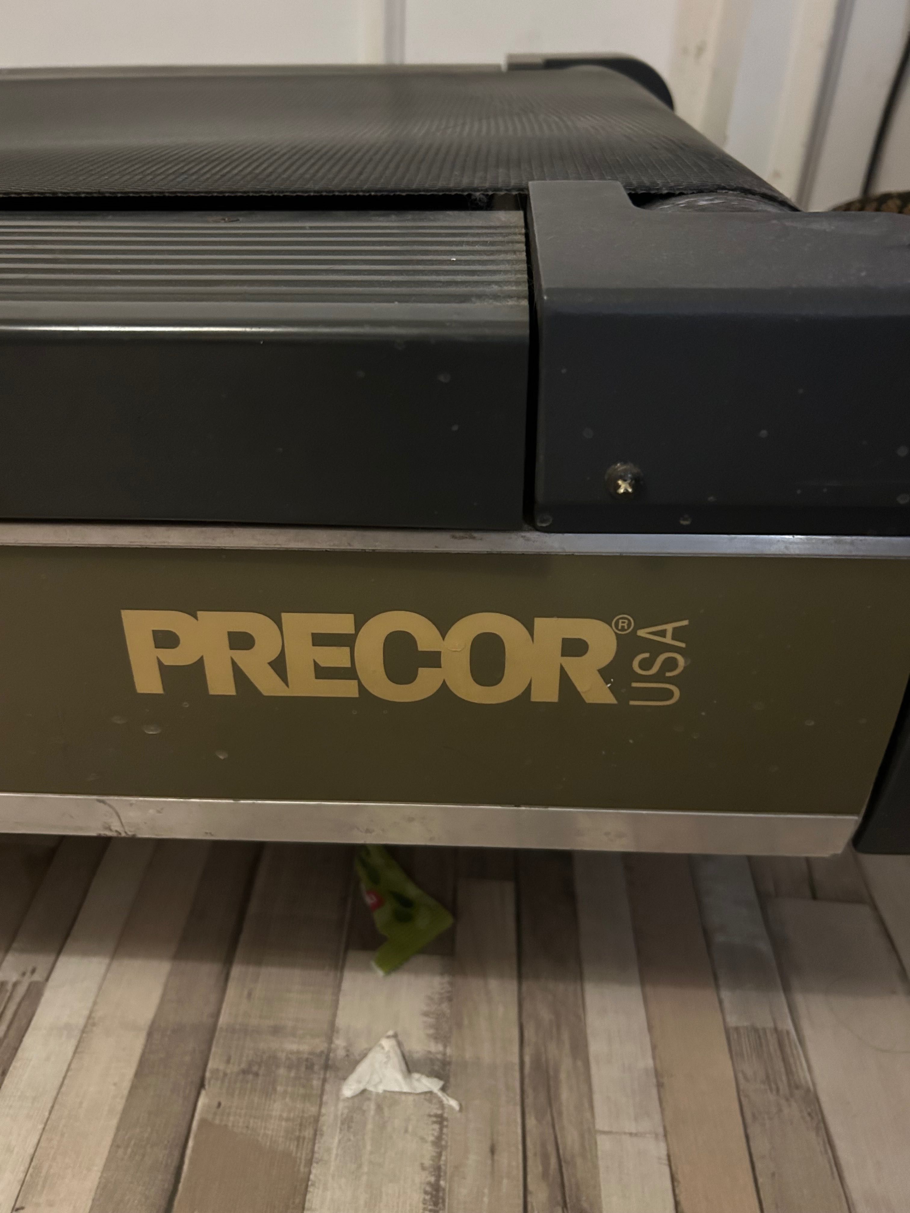 Banda de alergat profesionala PRECOR USA