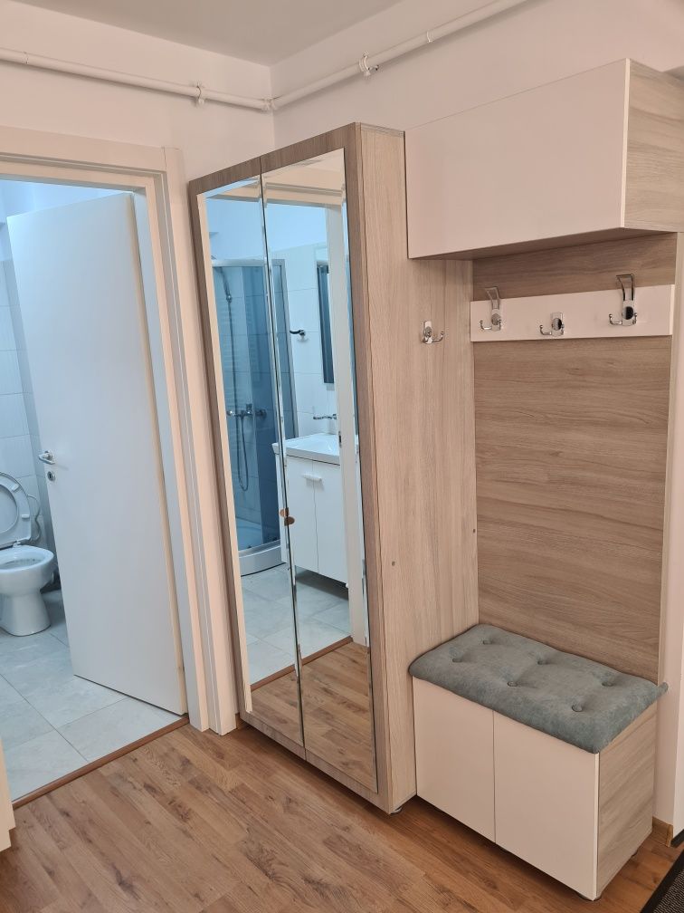 Închiriez garsoniera