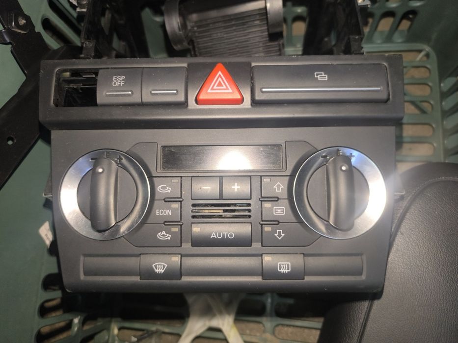Panou clima / Buton avarii / Aeroterma habitaclu Audi A3 8P