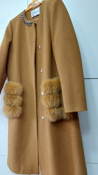 Продам   новое  стильное  турецкое   пальто размер 46-48  цвет горчичн