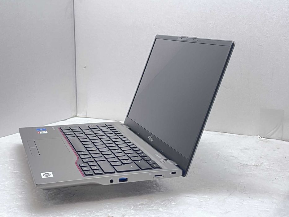Fujitsu LIFEBOOK U7411 14" i5-1135G7 16GB 260GB/ с Гаранция/ Отличен