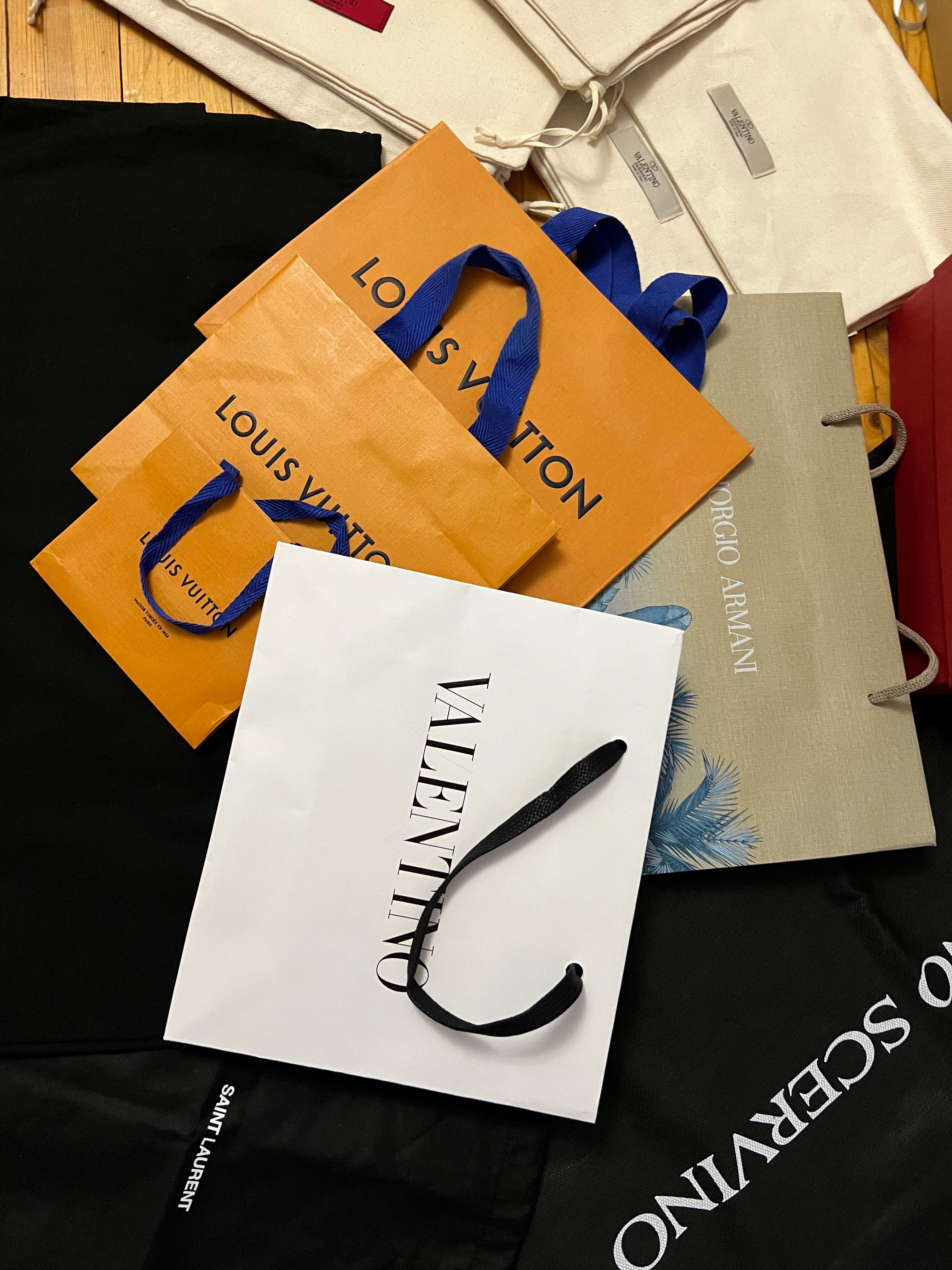 Подаръчни пликове, кутии, калъфи за дрехи на различни марки