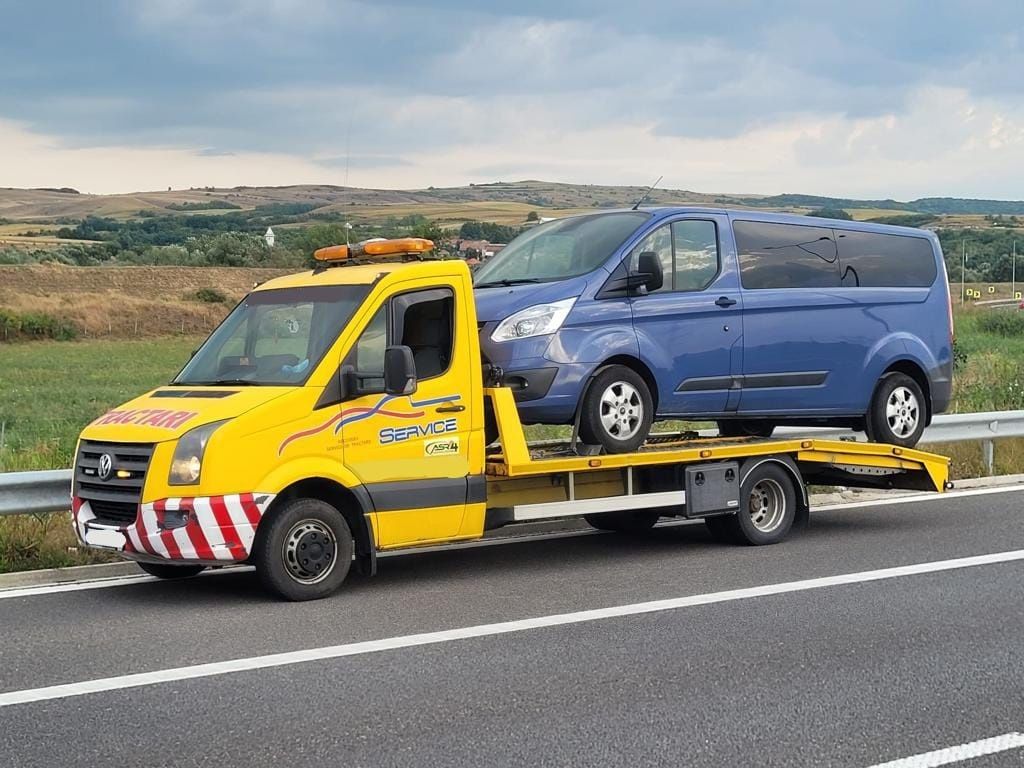 *Tractari auto platforma Focsani Vrancea utilaje dube non stop