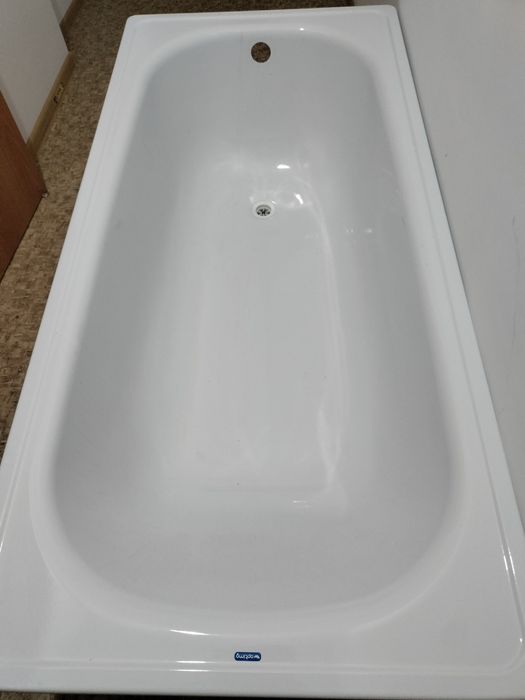 Продам ванну с ножками новую, 170x70
