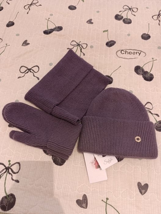 Зимний набор: шапка, шарф и перчатки (56 размер) — 10 000 тг