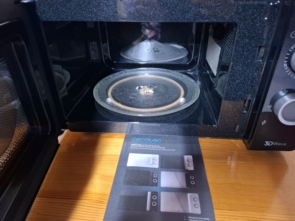 Микровълнова печка Cecotec ProClean 3030,700 W, 20л,6нива,таймер,грил.