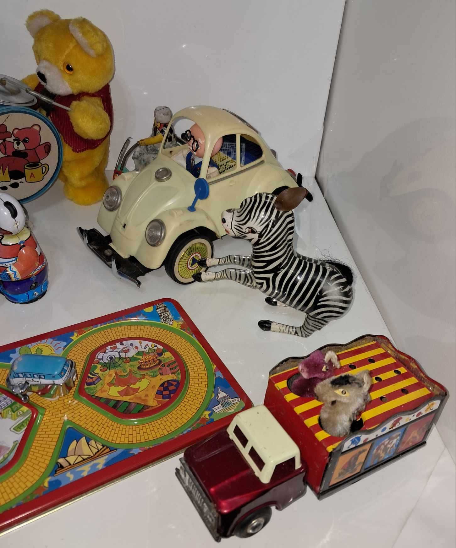 mașinuțe din tablă chinezești din perioada comunistă, jucării rare