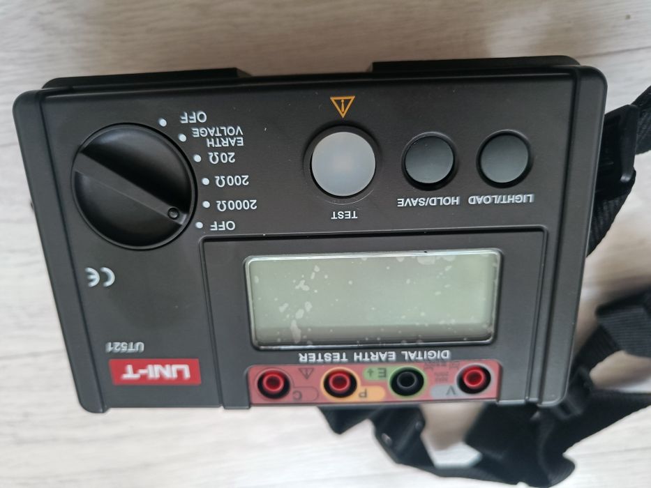 Мегоометр  модель UNI-T 521