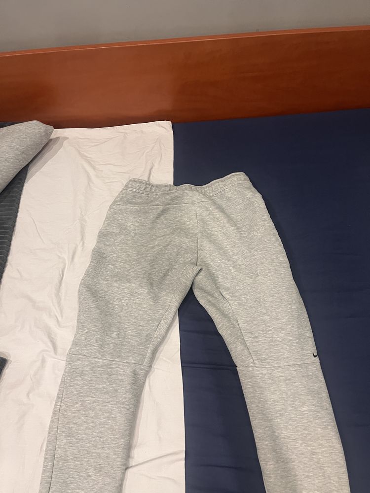 Nike tech fleece сив цвят