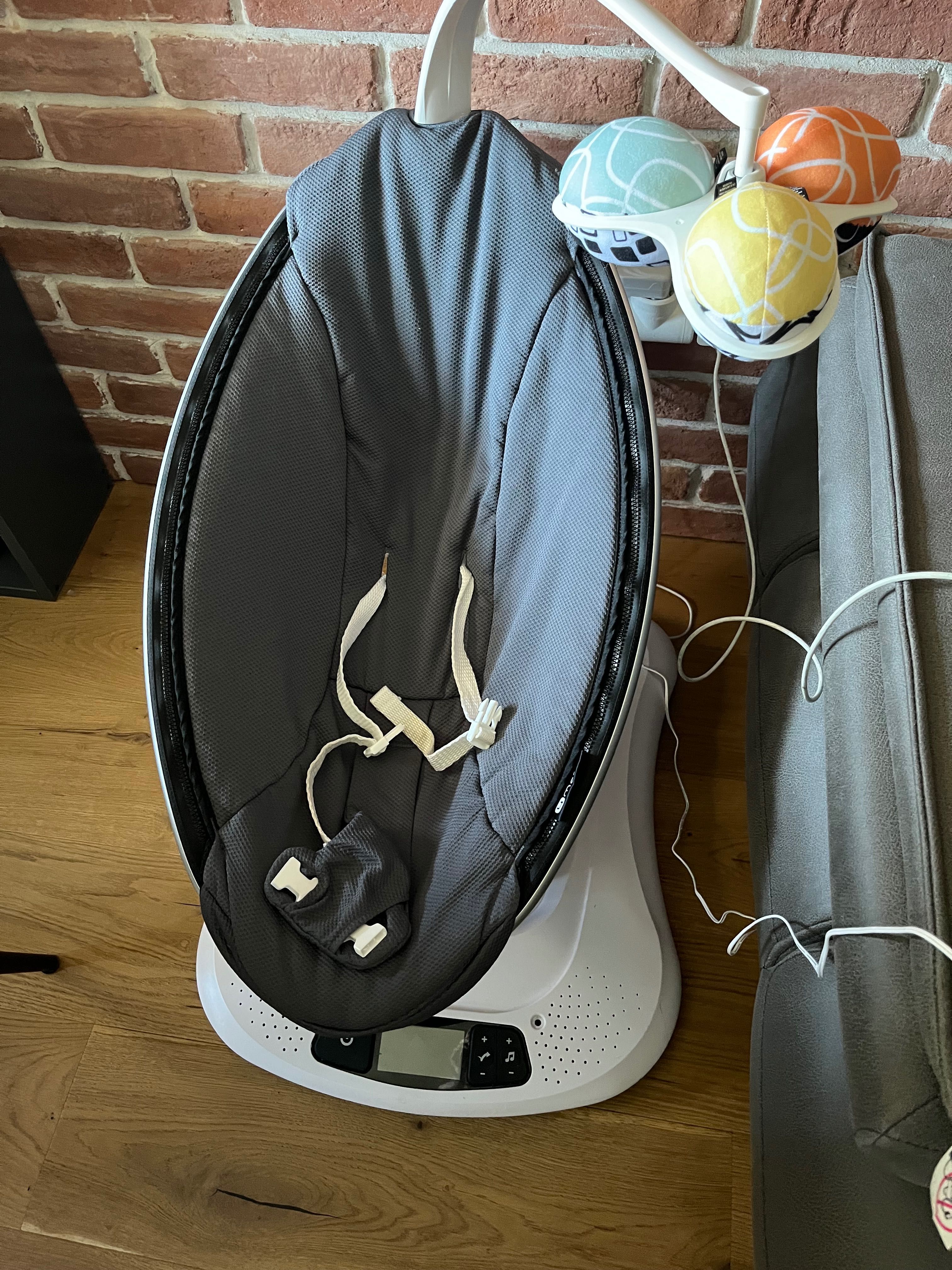 Електрическа бебешка люлка mamaRoo 4.0 Classic черна без забележки