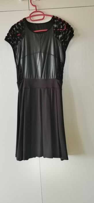 Предлагам различни дамски рокли. Подходящи за различни поводи.