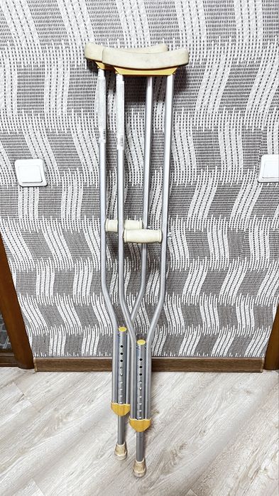 Костыли почити новые