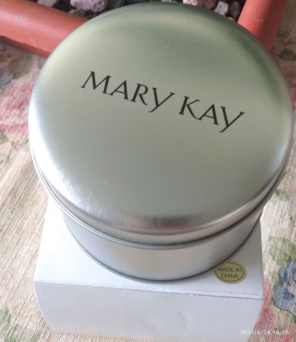 Часы от Mary Kay