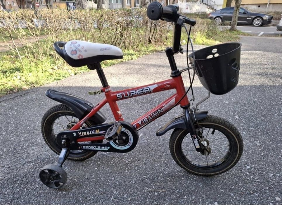 Bicicleta fetițe culoare rosie