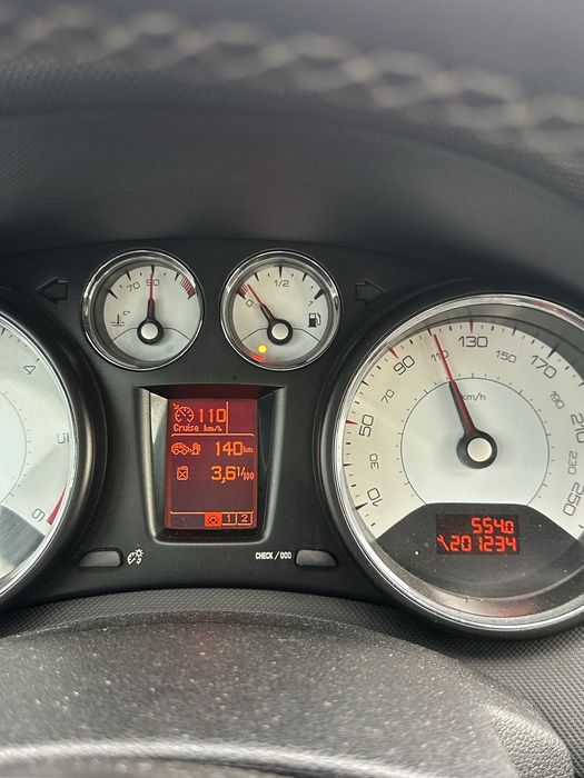 Peugeot 308 SW impecabil, masina de familie tinuta in garaj