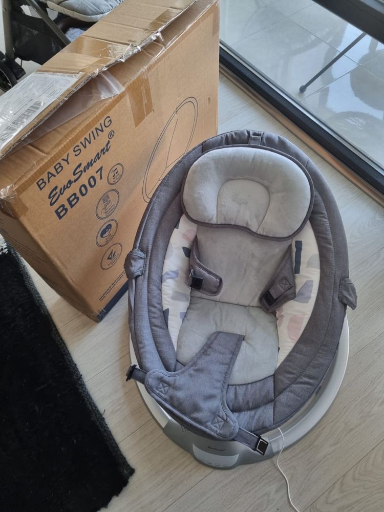 Leagan Electric Baby Swing Nou + Covoras Centru Activitati Nou