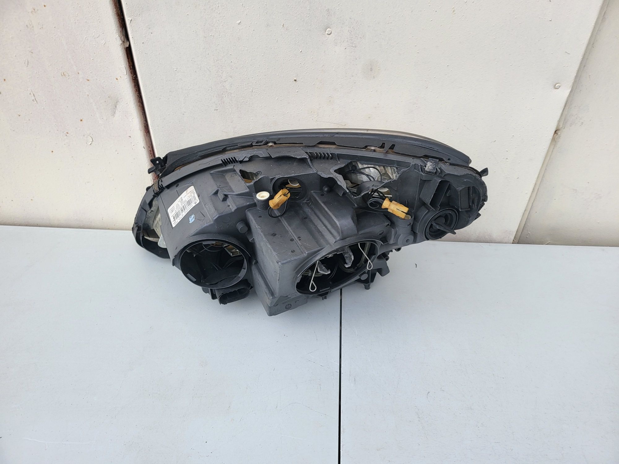 Far dreapta Mercedes C Class W204 bi-xenon adaptiv cornering original