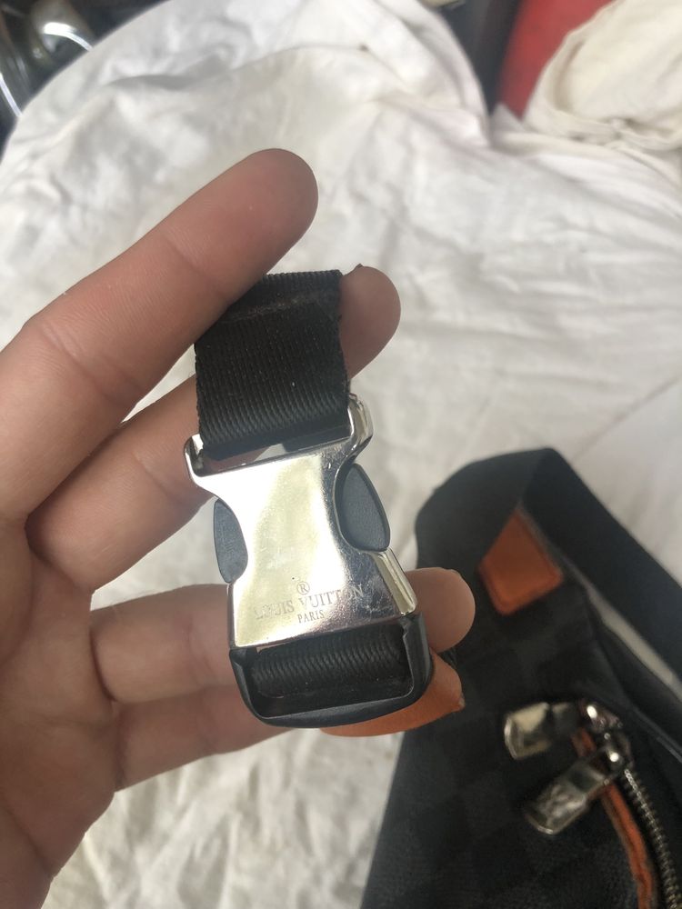 Louis Vuitton чантичка тип през рамо
