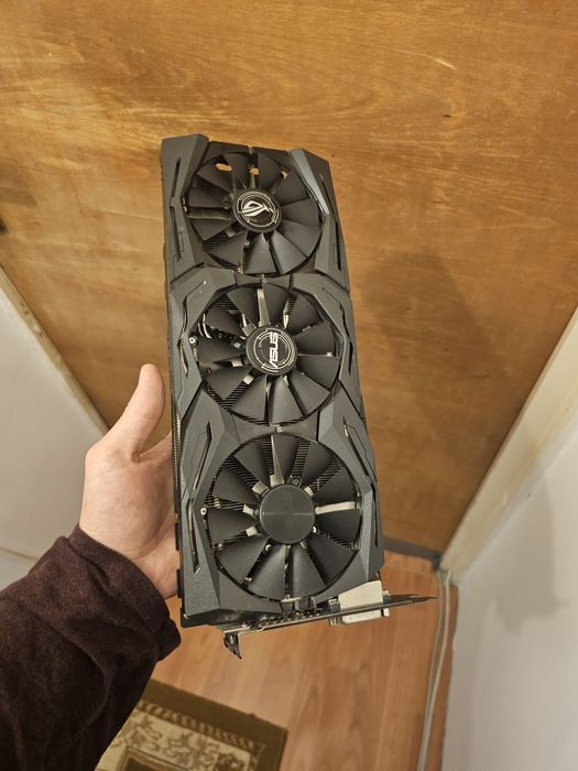 PC Gaming/Workstation-Intel i7+GTX 1070 ROG + RGB-Gata de Joc!