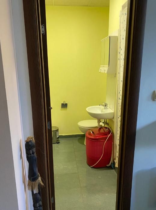 Дава се под наем Едностаен апартамент в Пловдив, Остромила - 30 кв.м за 275 € - Снимка #5
