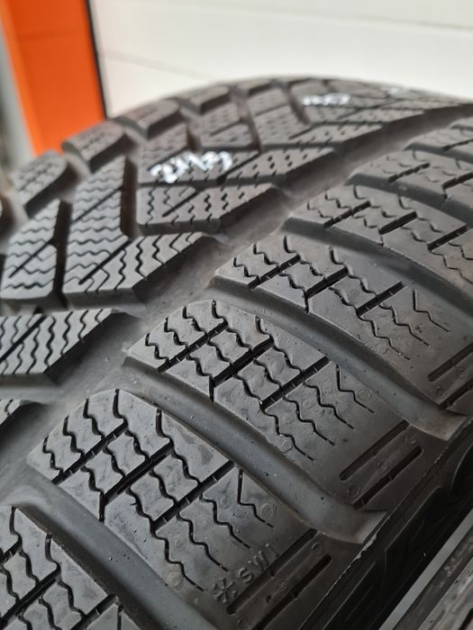 Зимни гуми 2 броя PIRELI SottoZero3 245 30 R20 дот 3817