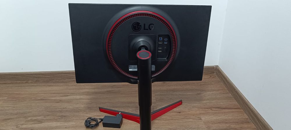 Dyslpay monitor 27gn750