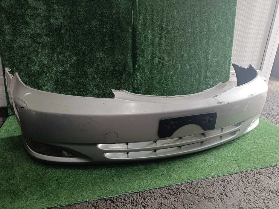Оригинальный передний бампер от Toyota Camry 30