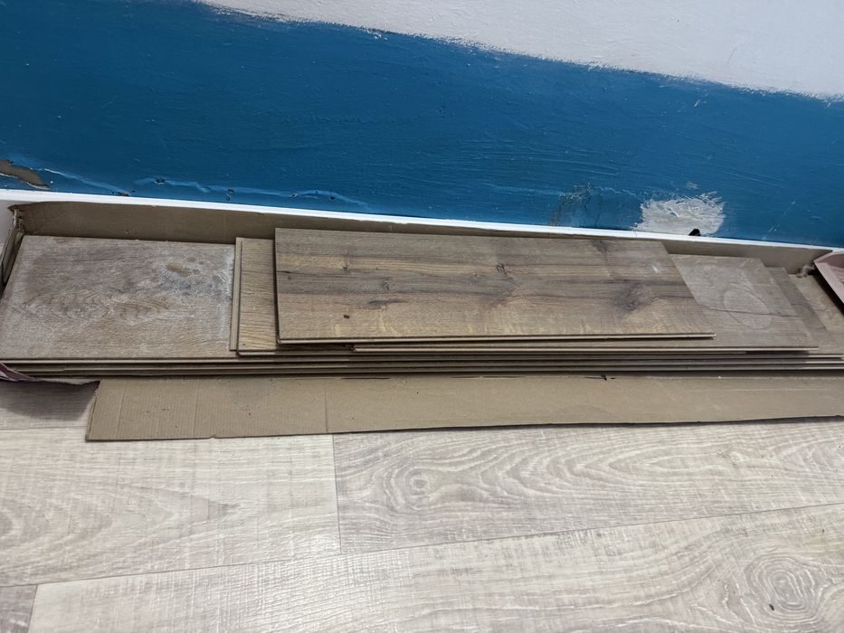 Отдам даром ламинат забирать с 5 микр