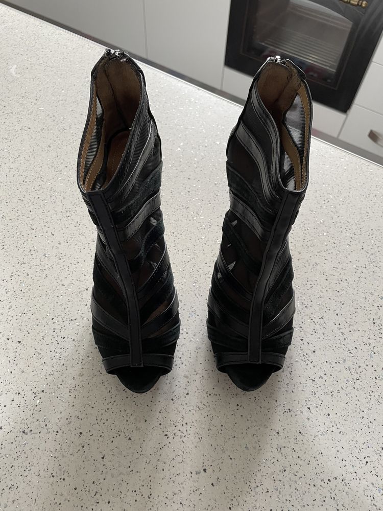 Zara Woman Pantofi Nr 38 Pret : 35 lei