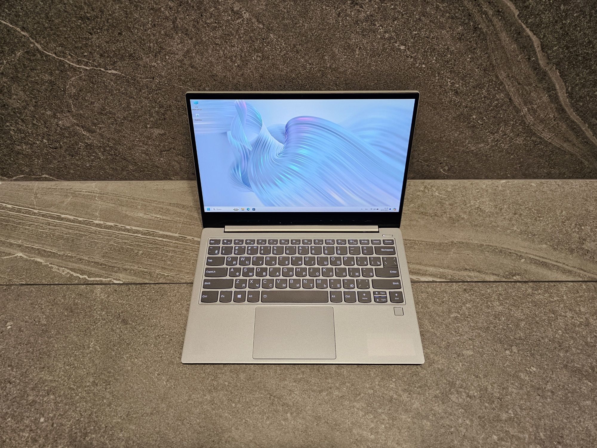Ультратонкий Ноутбук Lenovo Yoga (core i5-8th Gen/UHD/16 ОЗУ/256SSD)