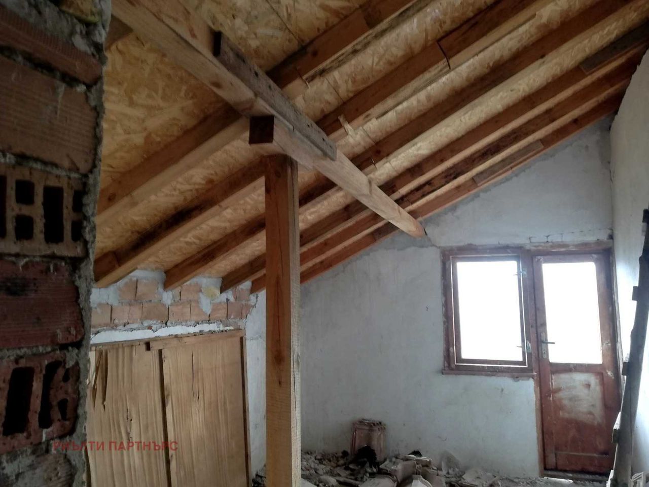 Продава се Къща в с. Долни Романци, Област Перник - 200 кв.м за 180 €/кв.м - Снимка #11