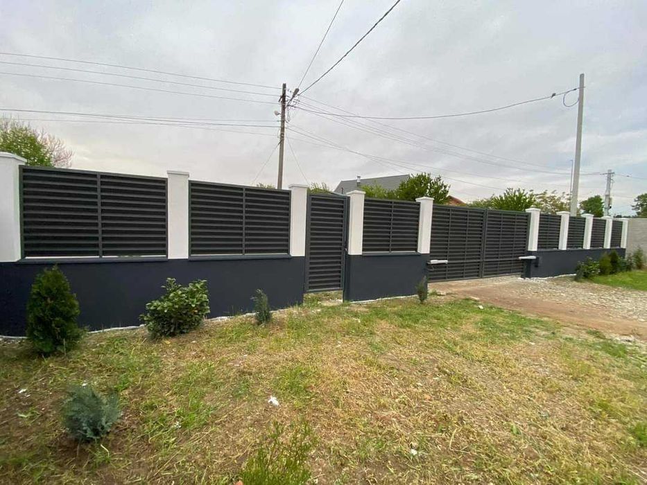 Vindem garduri tip jaluzea șipcă metalică si porti din fer forjat
_tab
