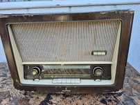 Vând Radio cu lampi marca Siemens model  H64 made in Germany,fab.1956
