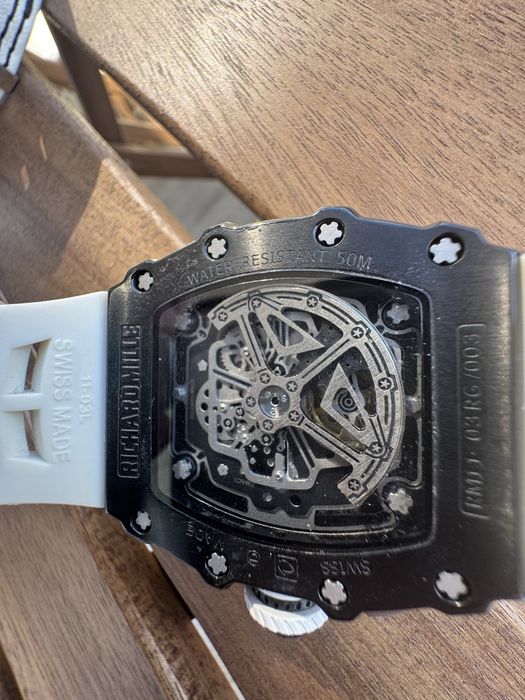 Два бели часовник diesel