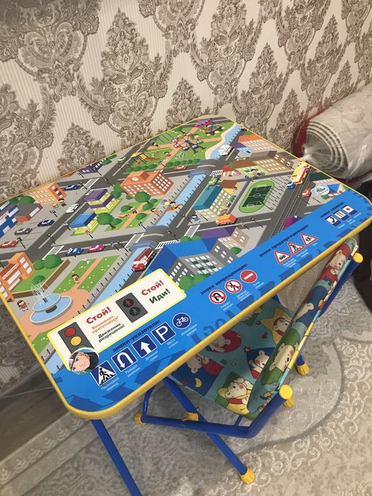 продам детский стол