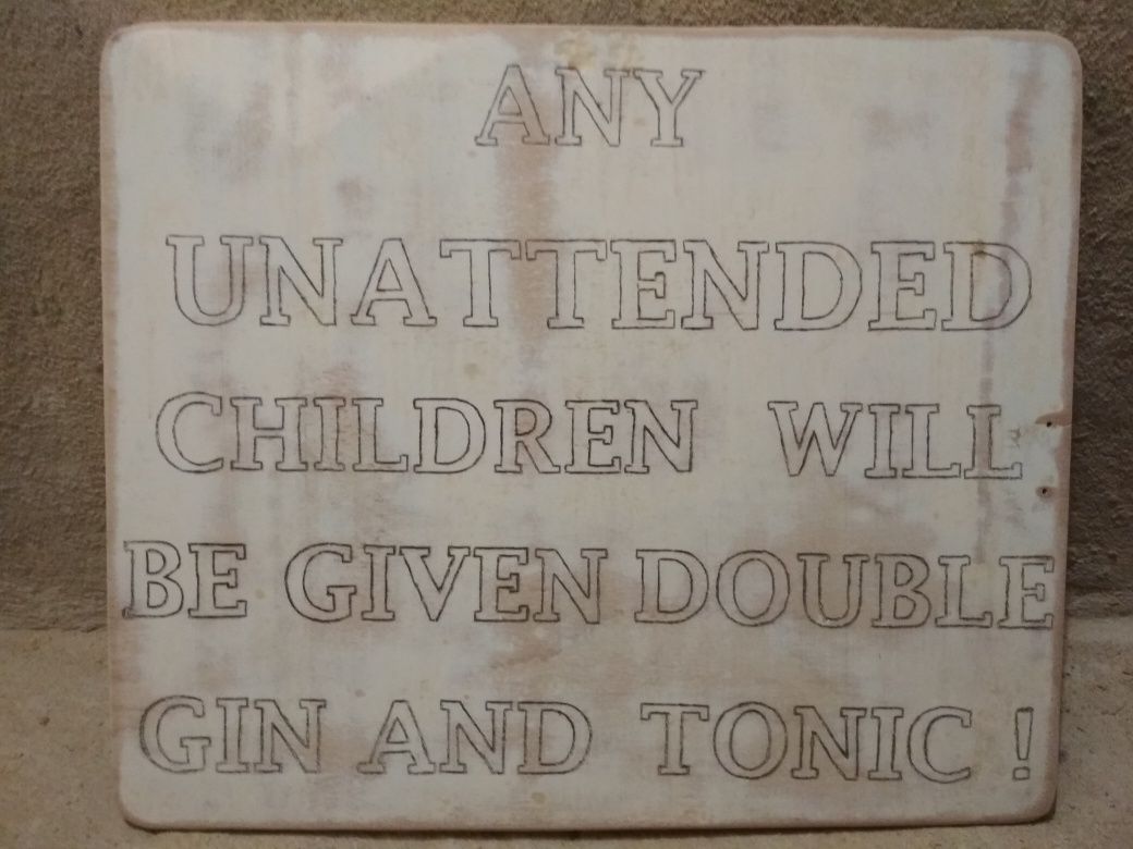 Дървена табела знак слоган пост закачка Any unattended children