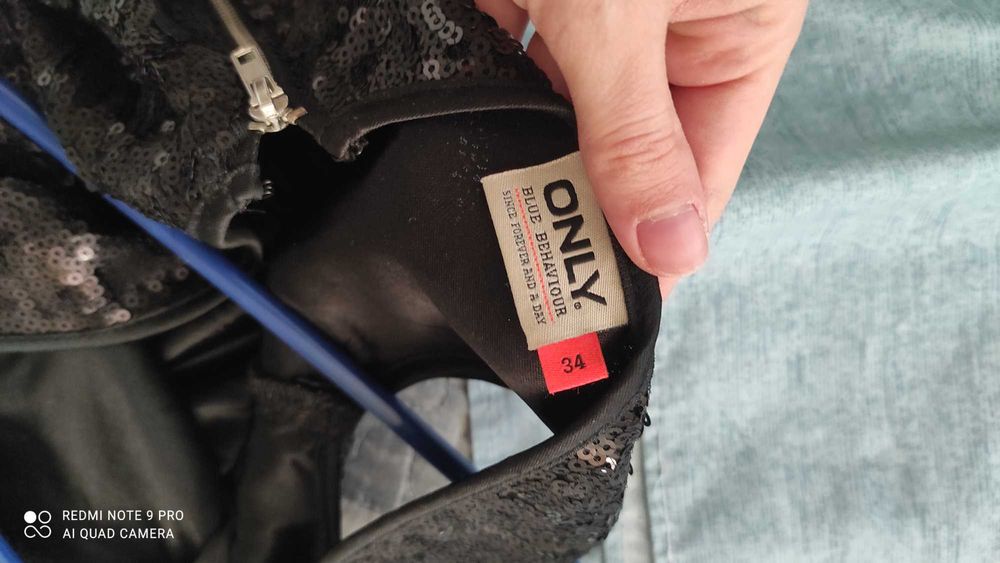 Елегантна рокля в черно