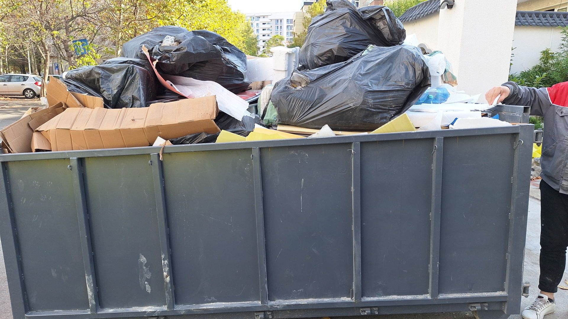 Container deseuri și gunoi