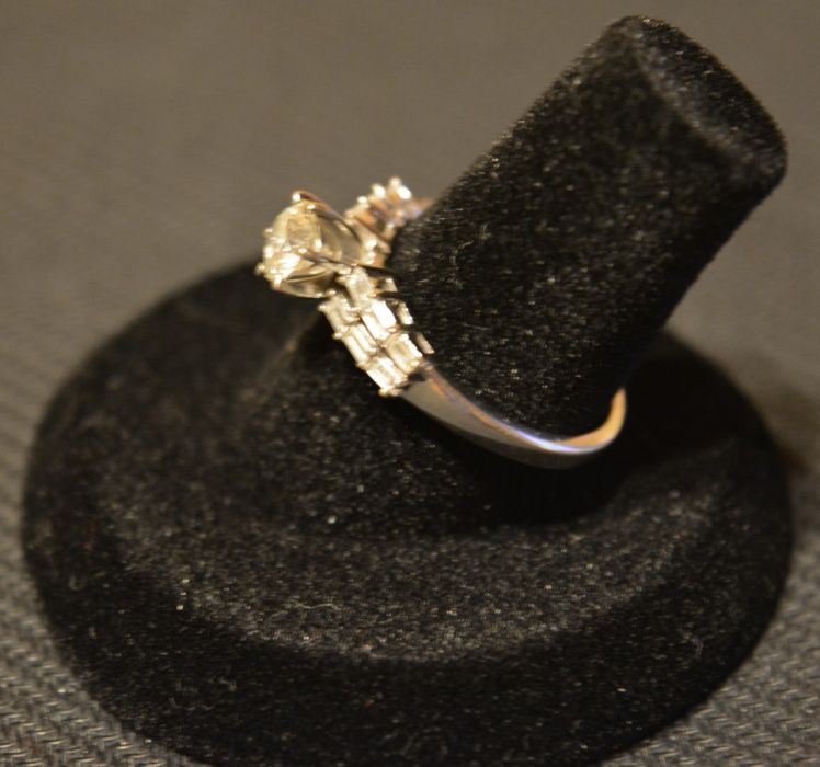 Superb inel de logodna cu briliante, aur alb 18k + 0,60 ct + 0,31 ct