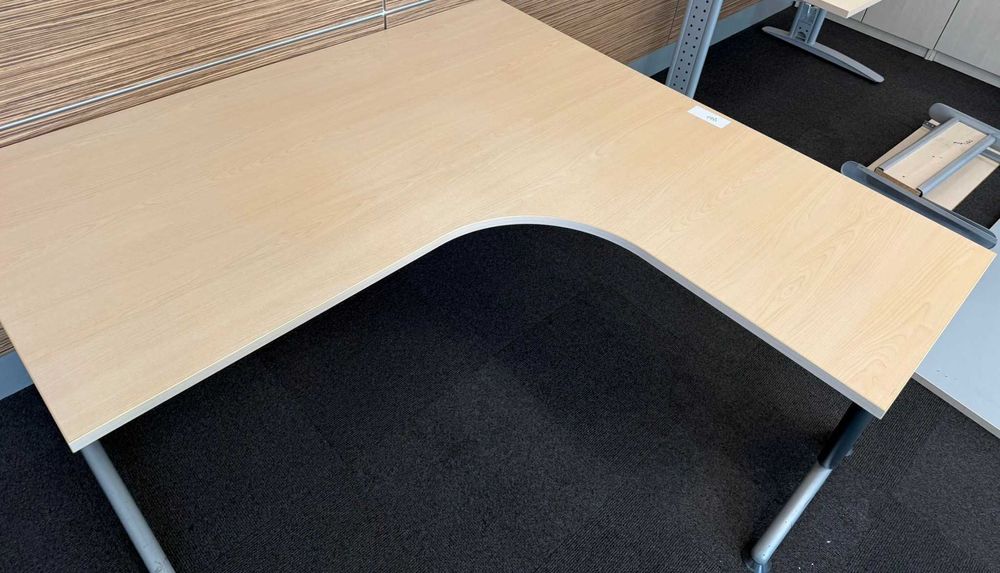 10 buc Birou de colt cu picioare metalice si blat 160x160/120 cm; Masa