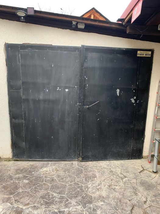 Porti metalice placate cu lemn captusite cu tabla zincata