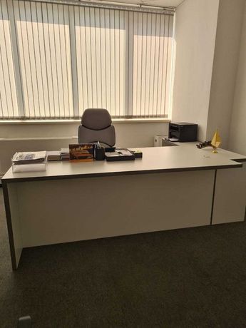 Продам офисный стол руководителя