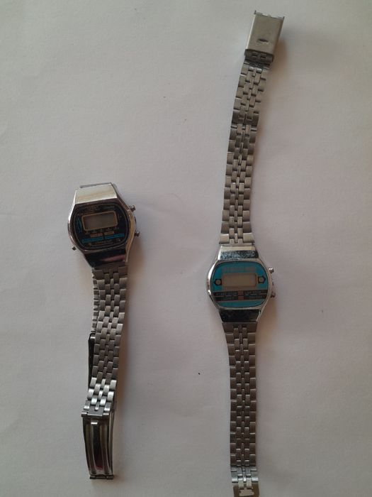 Ceasuri vechi de dama mecanice și electonice