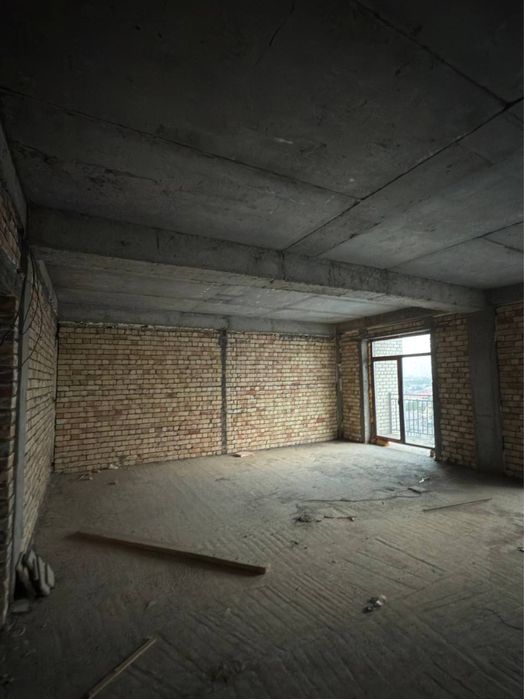 Срочна 2 хонали уй сотилади.